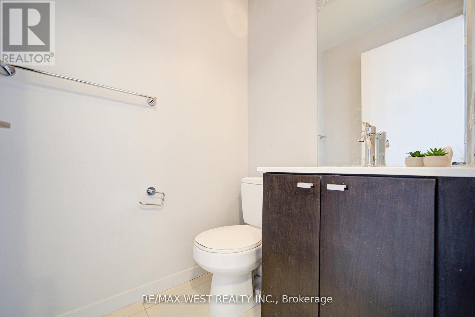813 - 103 The Queensway W, Toronto, Ontario  M6S 5B3 - Photo 16 - W12966156