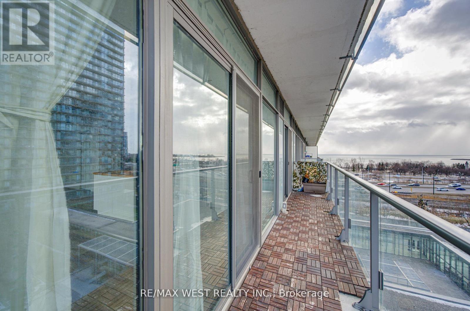 813 - 103 The Queensway W, Toronto, Ontario  M6S 5B3 - Photo 20 - W12966156