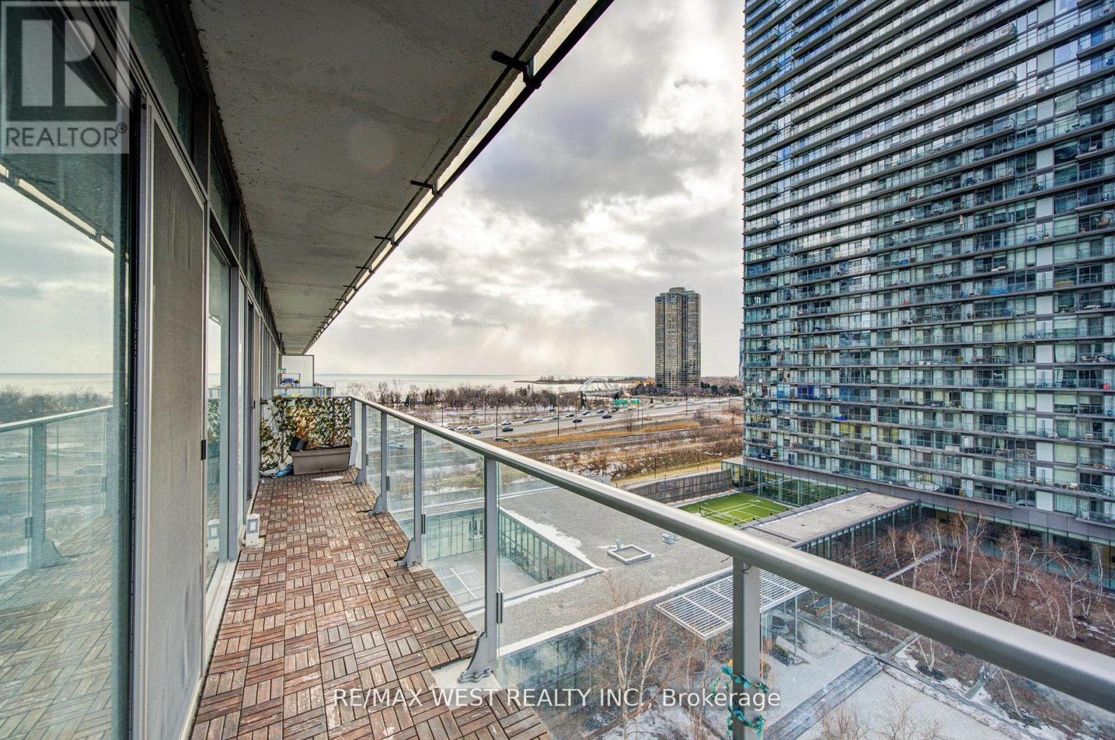 813 - 103 The Queensway W, Toronto, Ontario  M6S 5B3 - Photo 21 - W12966156