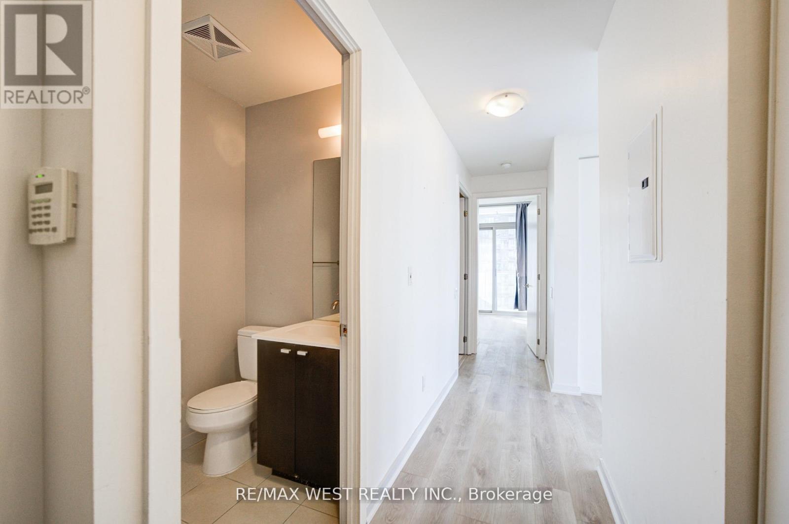 813 - 103 The Queensway W, Toronto, Ontario  M6S 5B3 - Photo 7 - W12966156