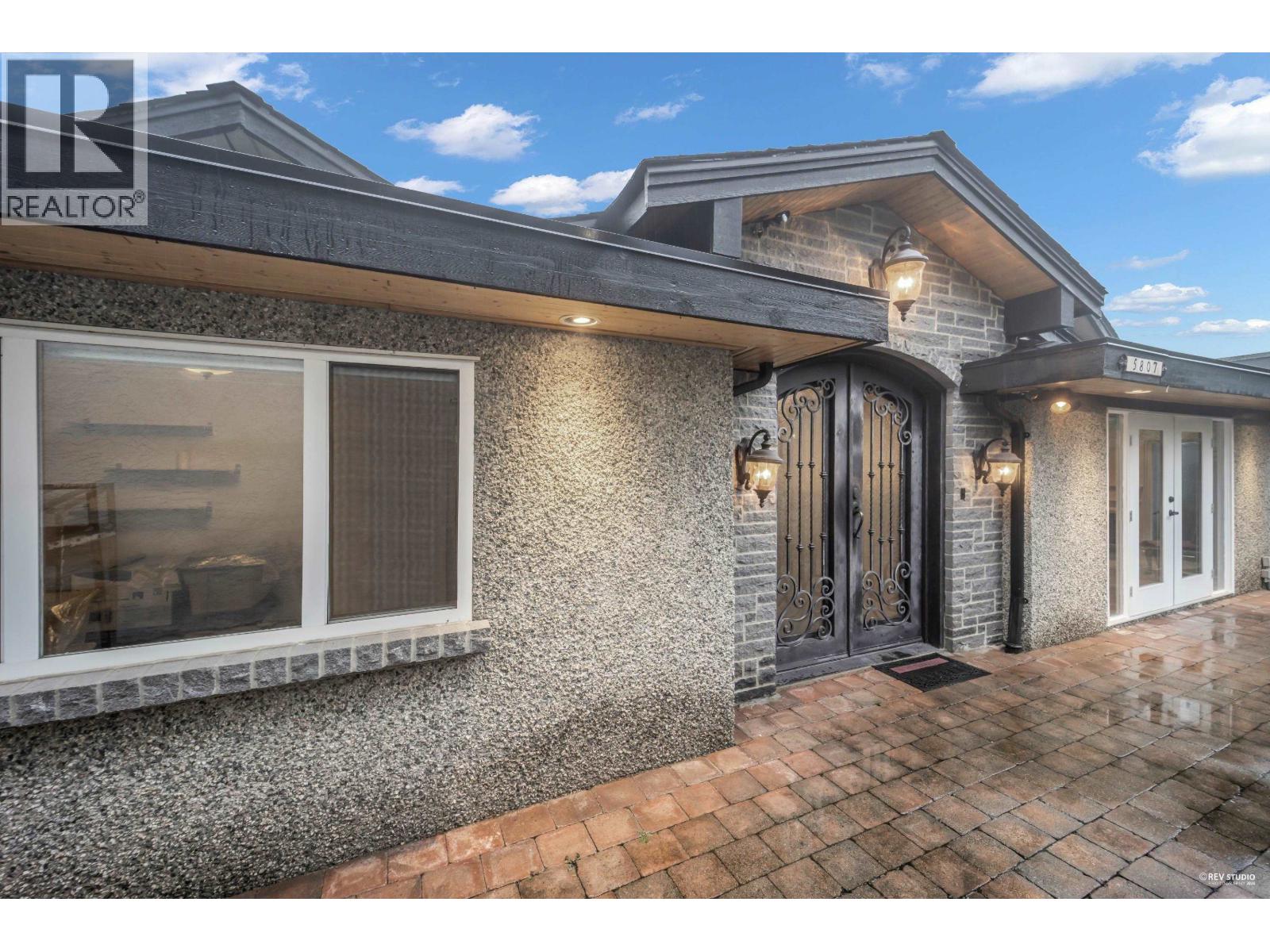 5807 Highfield Drive, Burnaby, British Columbia  V5B 1E4 - Photo 4 - R3107395