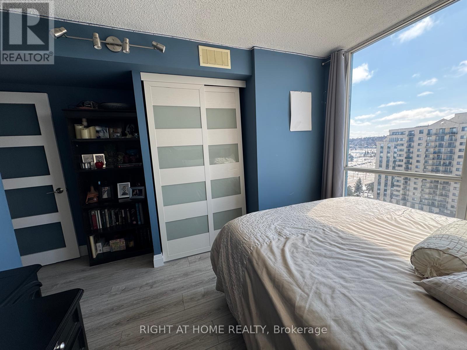 1208 - 65 Ellen Street, Barrie, Ontario  L4N 3A5 - Photo 4 - S12888060