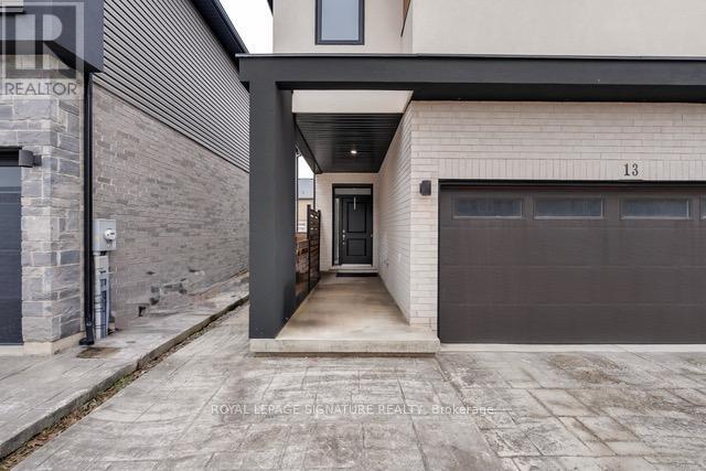 13 Damude Avenue, Thorold, Ontario  L2C 0G7 - Photo 2 - X12966094