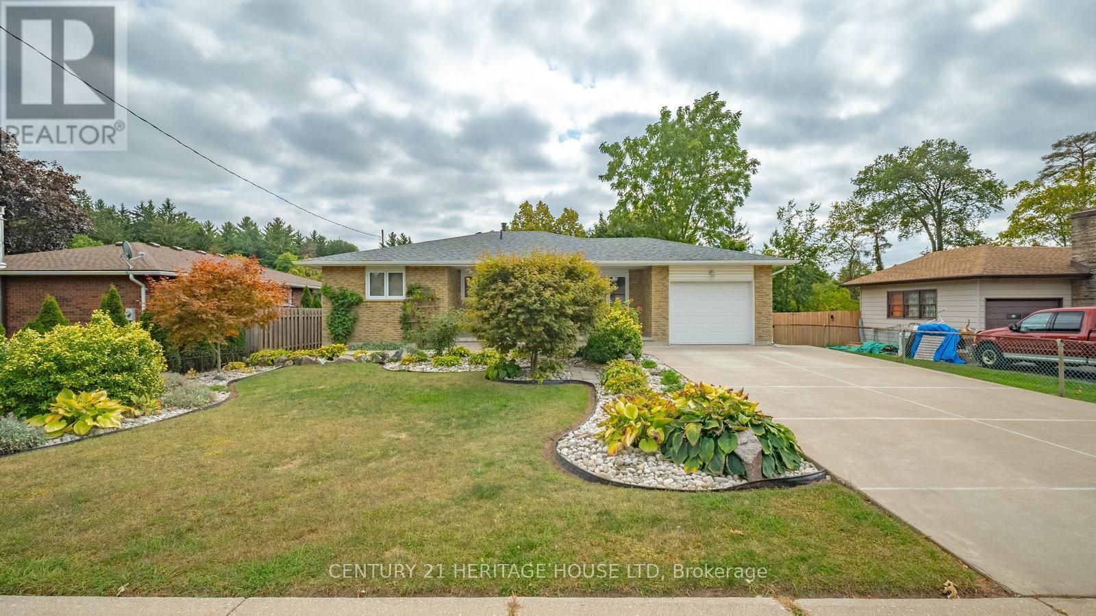 162 VICTORIA STREET, Norfolk, Ontario