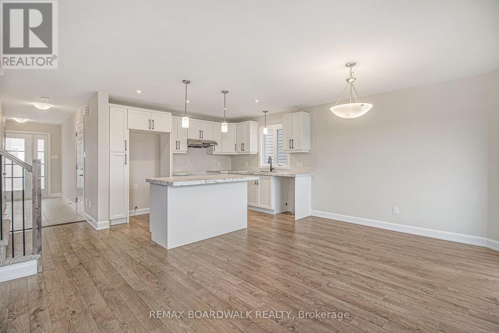 1203 Montblanc Crescent, Russell, Ontario  K0A 1W0 - Photo 4 - X12899346