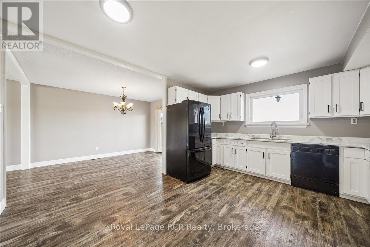 883 30th Street W, Georgian Bluffs, Ontario  N4K 6V5 - Photo 13 - X12966186