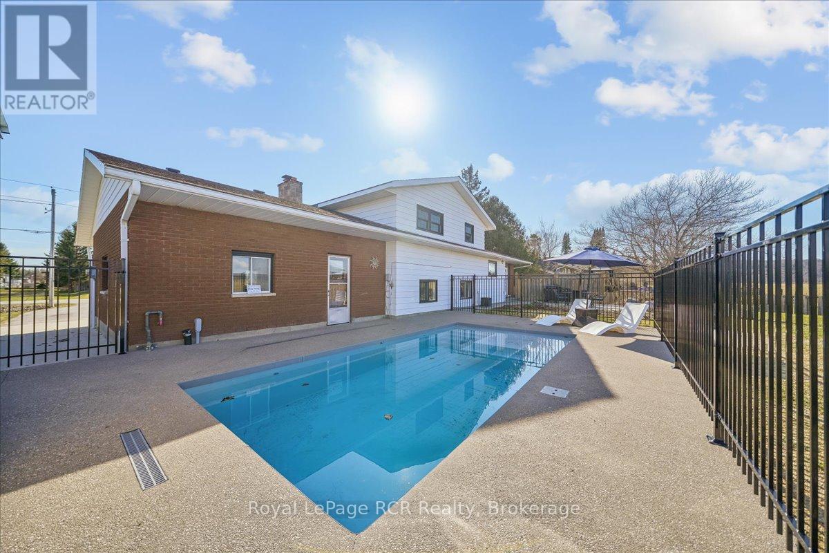 883 30th Street W, Georgian Bluffs, Ontario  N4K 6V5 - Photo 3 - X12966186