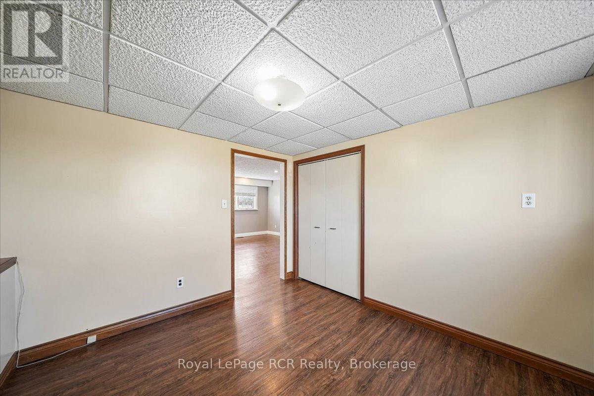 883 30th Street W, Georgian Bluffs, Ontario  N4K 6V5 - Photo 36 - X12966186