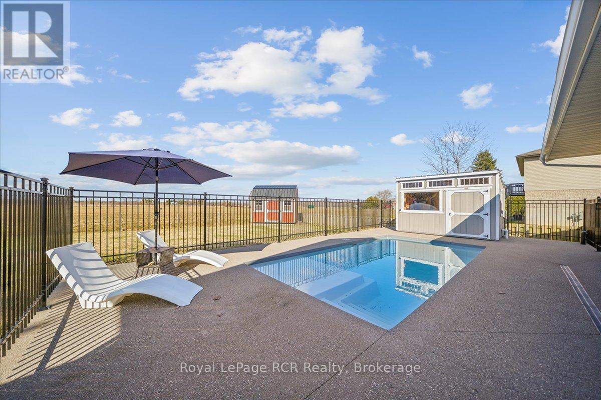 883 30th Street W, Georgian Bluffs, Ontario  N4K 6V5 - Photo 4 - X12966186