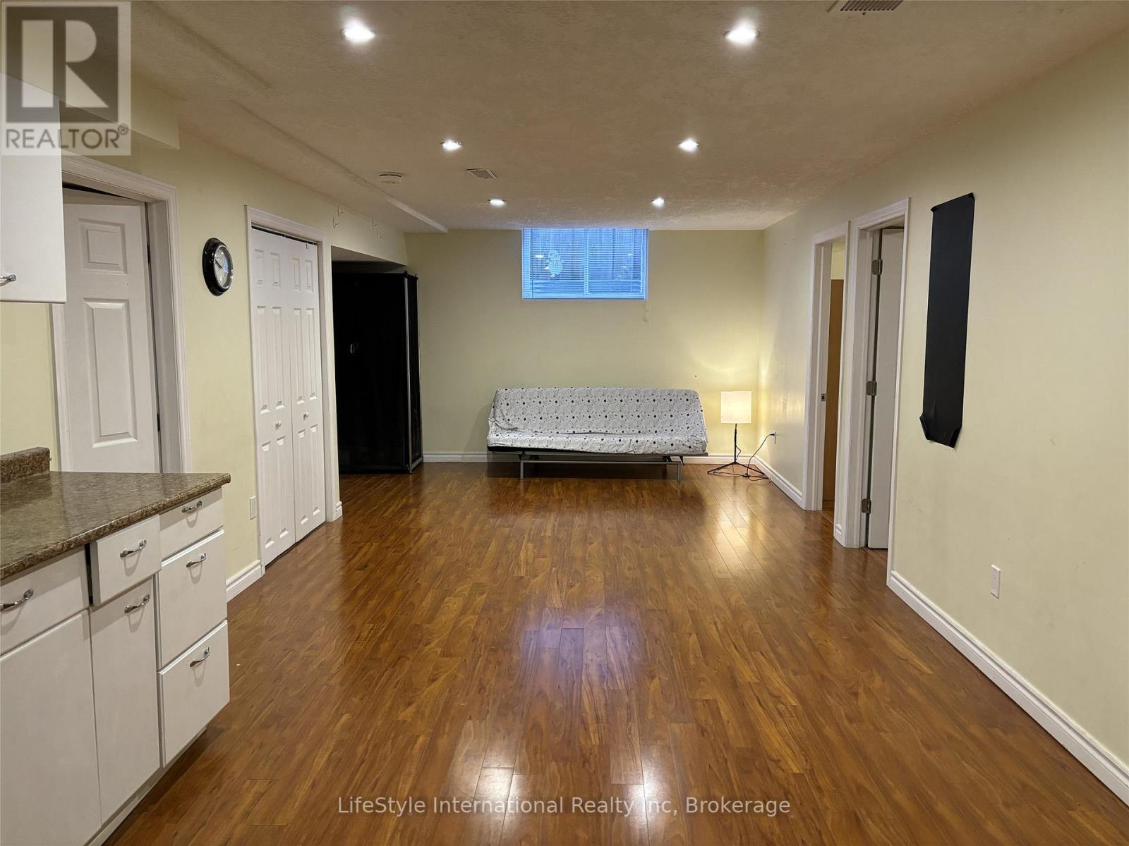 Lower - 114 Clairfields Drive W, Guelph, Ontario  N1G 5A5 - Photo 3 - X12966236