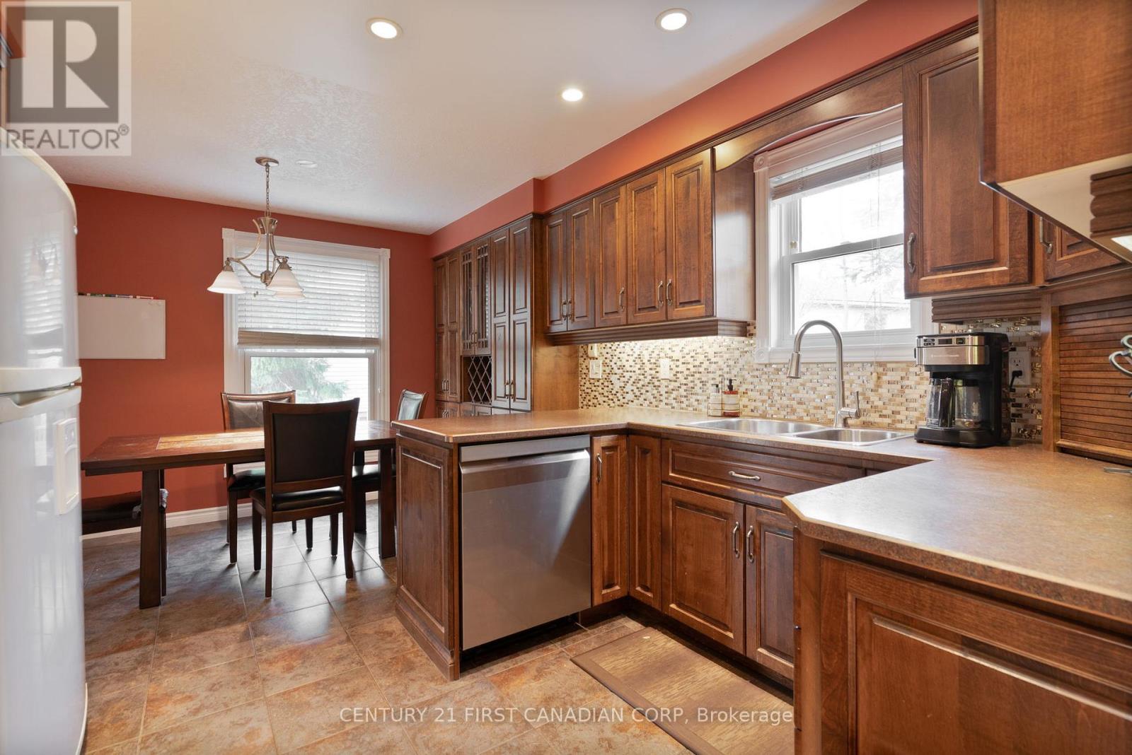 327 Everglade Crescent, London North, Ontario  N6H 4M7 - Photo 13 - X12966182