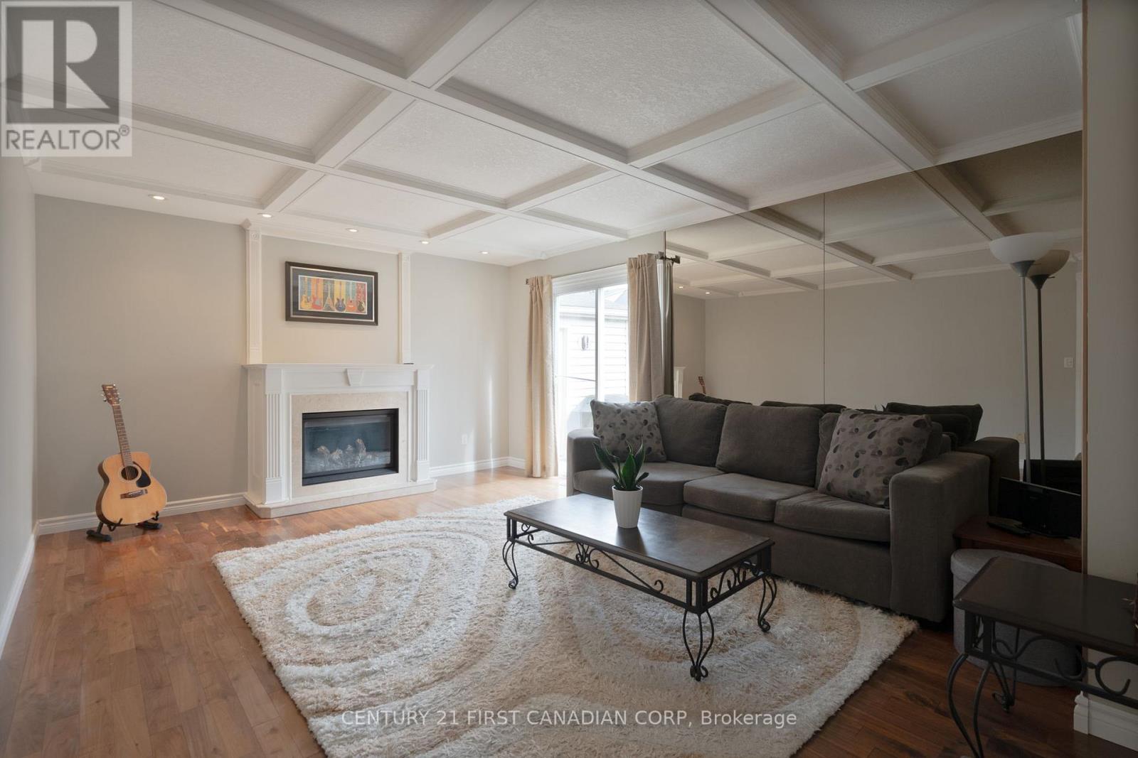 327 Everglade Crescent, London North, Ontario  N6H 4M7 - Photo 8 - X12966182