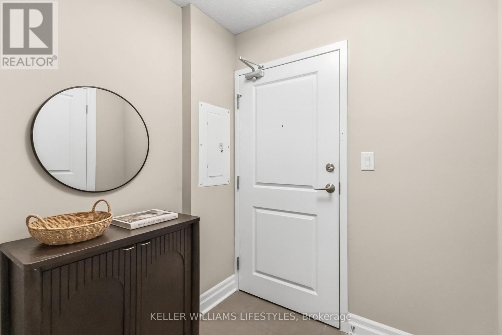 305 - 89 Ridout Street S, London South, Ontario  N6C 3X2 - Photo 6 - X12966440