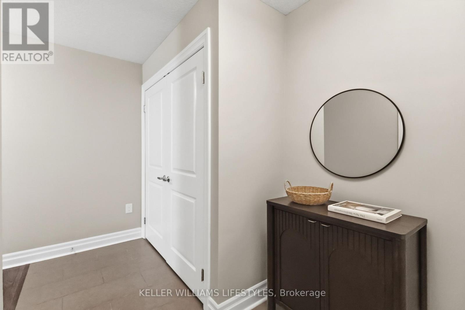 305 - 89 Ridout Street S, London South, Ontario  N6C 3X2 - Photo 7 - X12966440