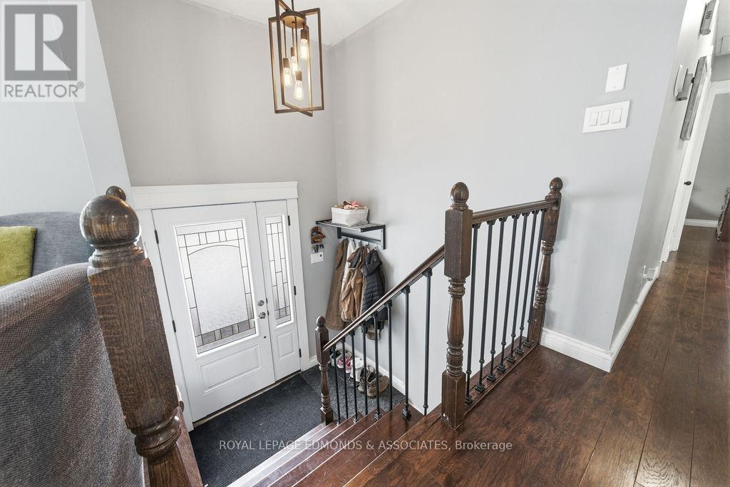 65 Armstrong Road, Petawawa, Ontario  K8H 2S2 - Photo 12 - X12966194