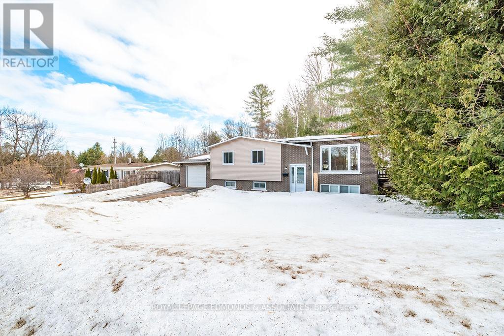 65 Armstrong Road, Petawawa, Ontario  K8H 2S2 - Photo 2 - X12966194