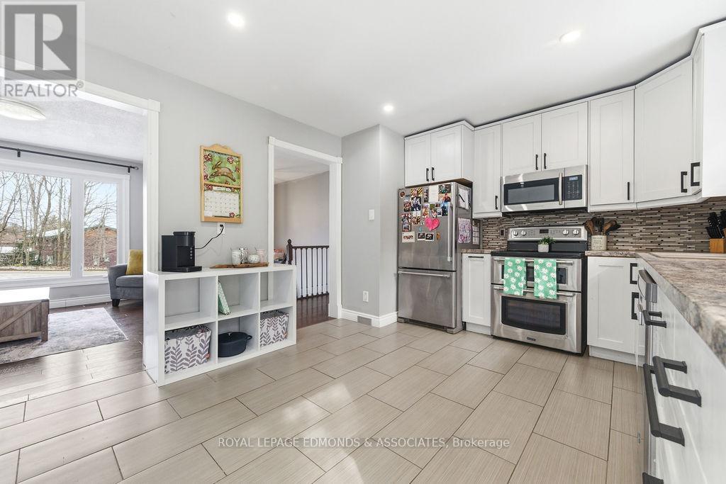 65 Armstrong Road, Petawawa, Ontario  K8H 2S2 - Photo 21 - X12966194