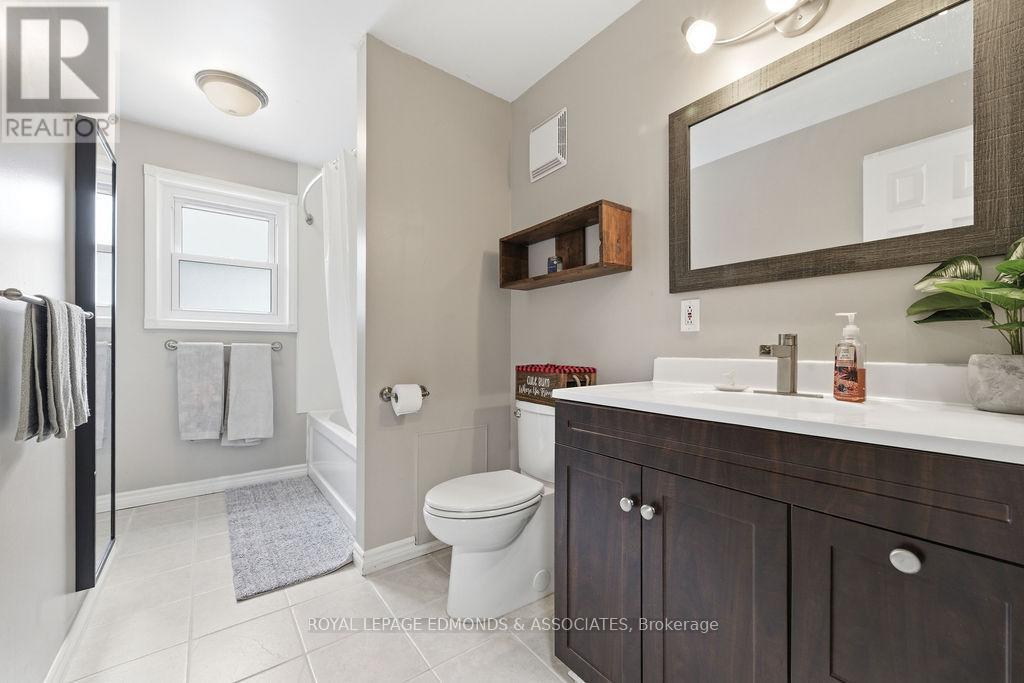 65 Armstrong Road, Petawawa, Ontario  K8H 2S2 - Photo 27 - X12966194