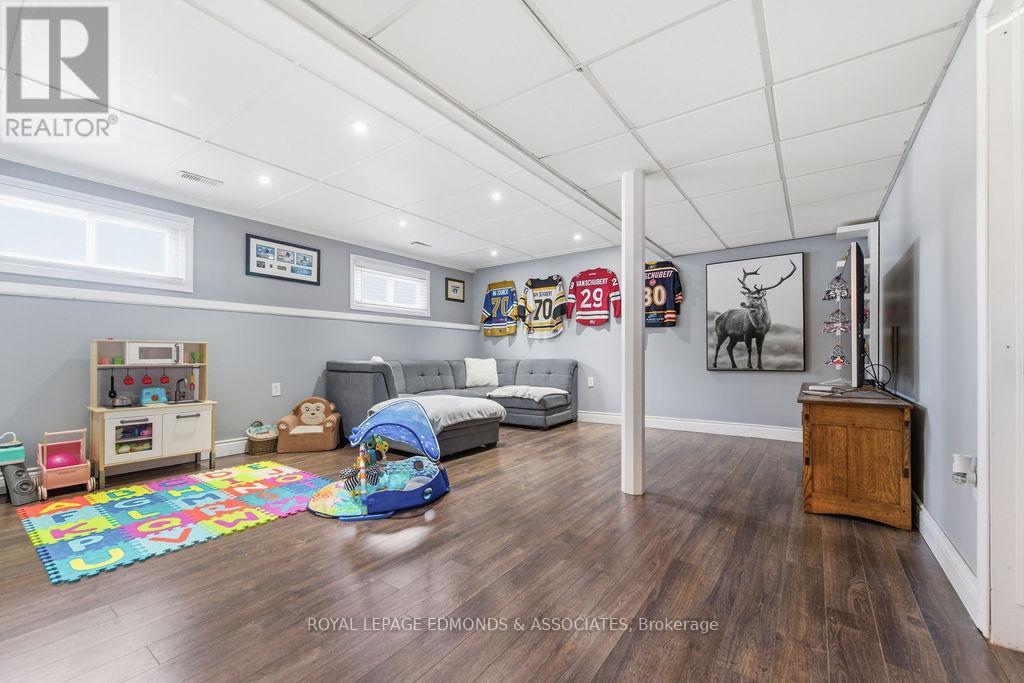 65 Armstrong Road, Petawawa, Ontario  K8H 2S2 - Photo 31 - X12966194