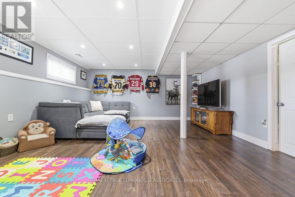 65 Armstrong Road, Petawawa, Ontario  K8H 2S2 - Photo 32 - X12966194