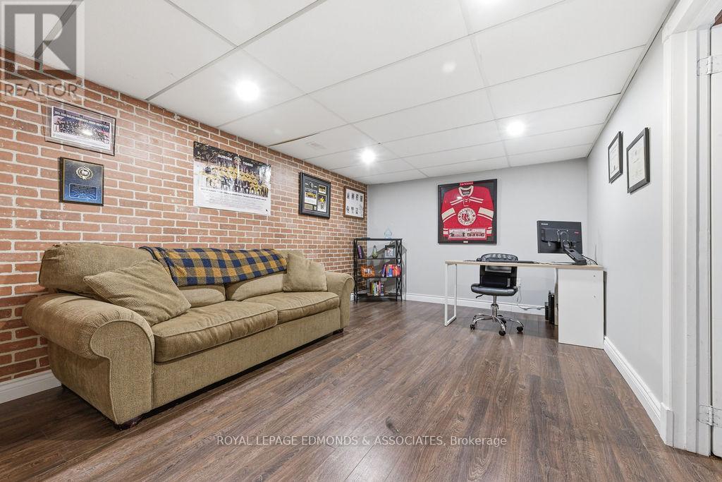 65 Armstrong Road, Petawawa, Ontario  K8H 2S2 - Photo 35 - X12966194