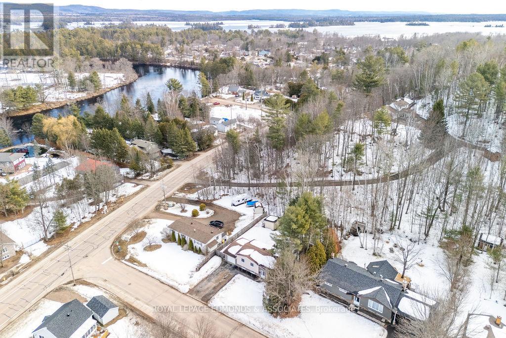 65 Armstrong Road, Petawawa, Ontario  K8H 2S2 - Photo 4 - X12966194