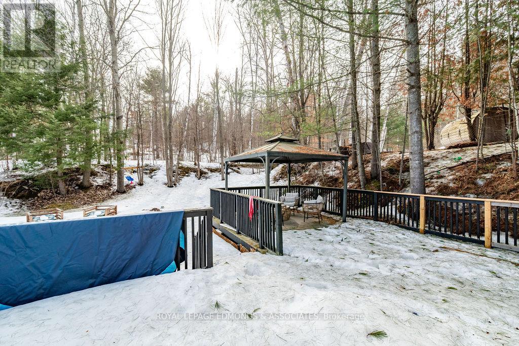 65 Armstrong Road, Petawawa, Ontario  K8H 2S2 - Photo 8 - X12966194