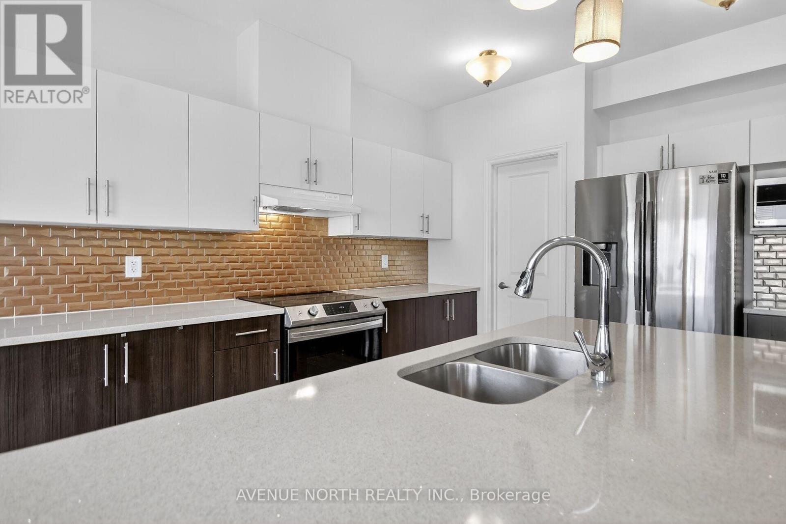 110 Dun Skipper Drive, Ottawa, Ontario  K1X 0G1 - Photo 11 - X12966170