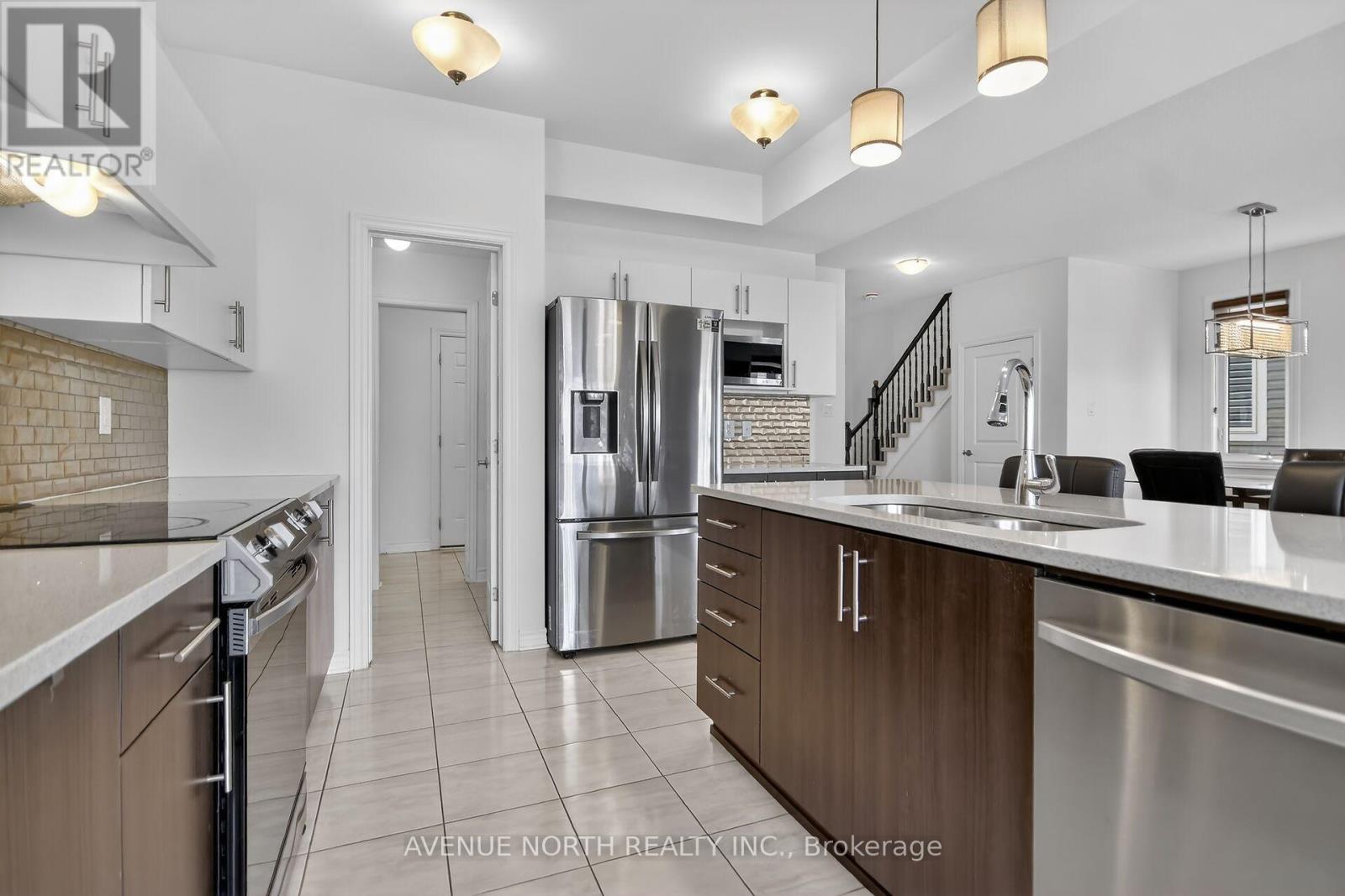 110 Dun Skipper Drive, Ottawa, Ontario  K1X 0G1 - Photo 13 - X12966170