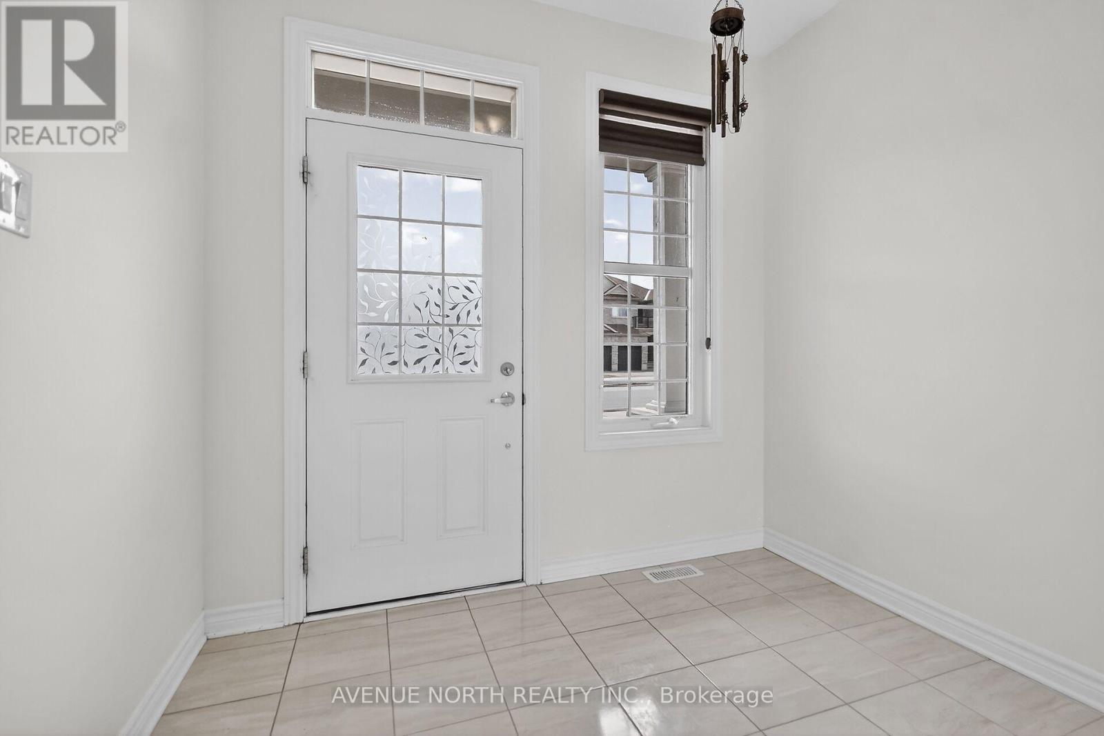 110 Dun Skipper Drive, Ottawa, Ontario  K1X 0G1 - Photo 3 - X12966170