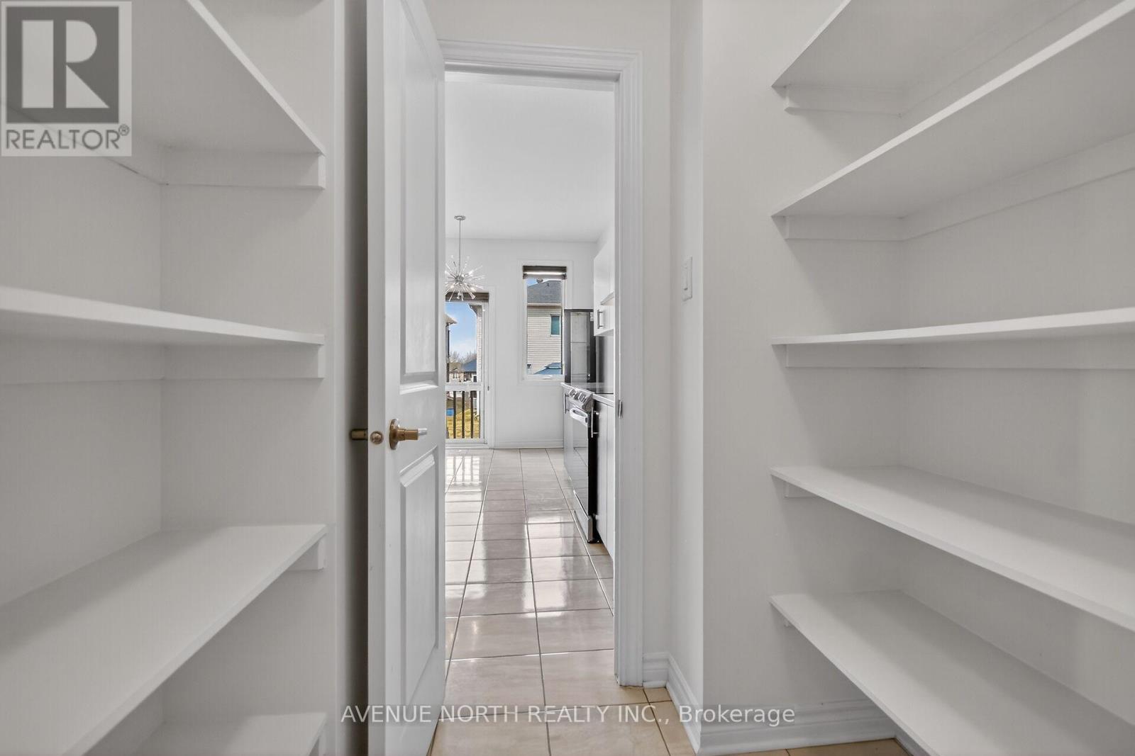 110 Dun Skipper Drive, Ottawa, Ontario  K1X 0G1 - Photo 4 - X12966170