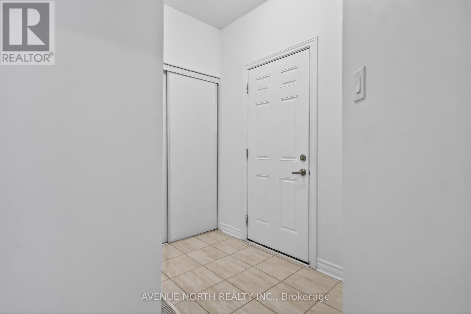 110 Dun Skipper Drive, Ottawa, Ontario  K1X 0G1 - Photo 5 - X12966170