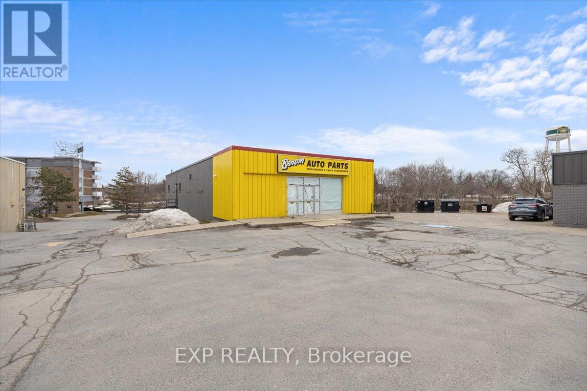 19 Chambers Street, Smiths Falls, Ontario  K7A 2Y3 - Photo 2 - X12966218