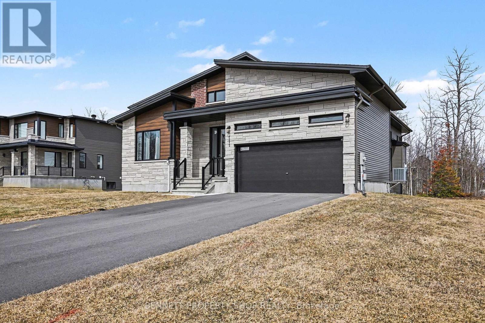 111 FRANK FISHER CRESCENT, Mississippi Mills, Ontario