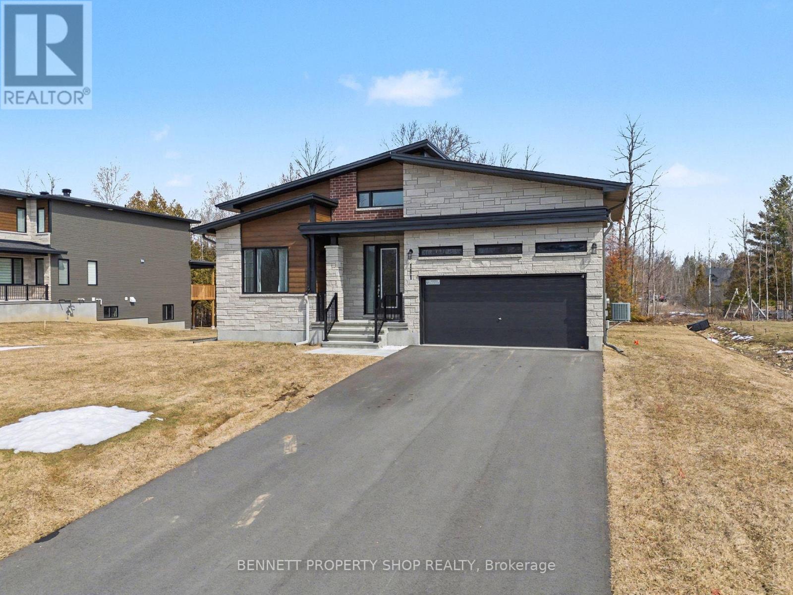 111 Frank Fisher Crescent, Mississippi Mills, Ontario  K0A 1A0 - Photo 2 - X12966318