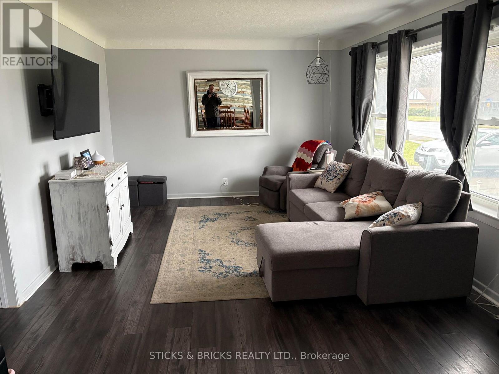 6088 Dorchester Road, Niagara Falls, Ontario  L2G 5T2 - Photo 13 - X12966270