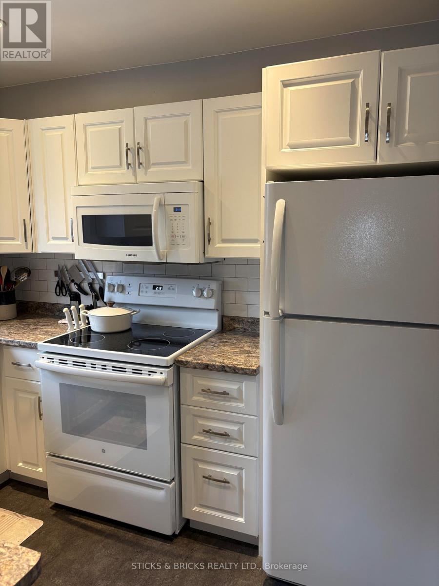 6088 Dorchester Road, Niagara Falls, Ontario  L2G 5T2 - Photo 7 - X12966270