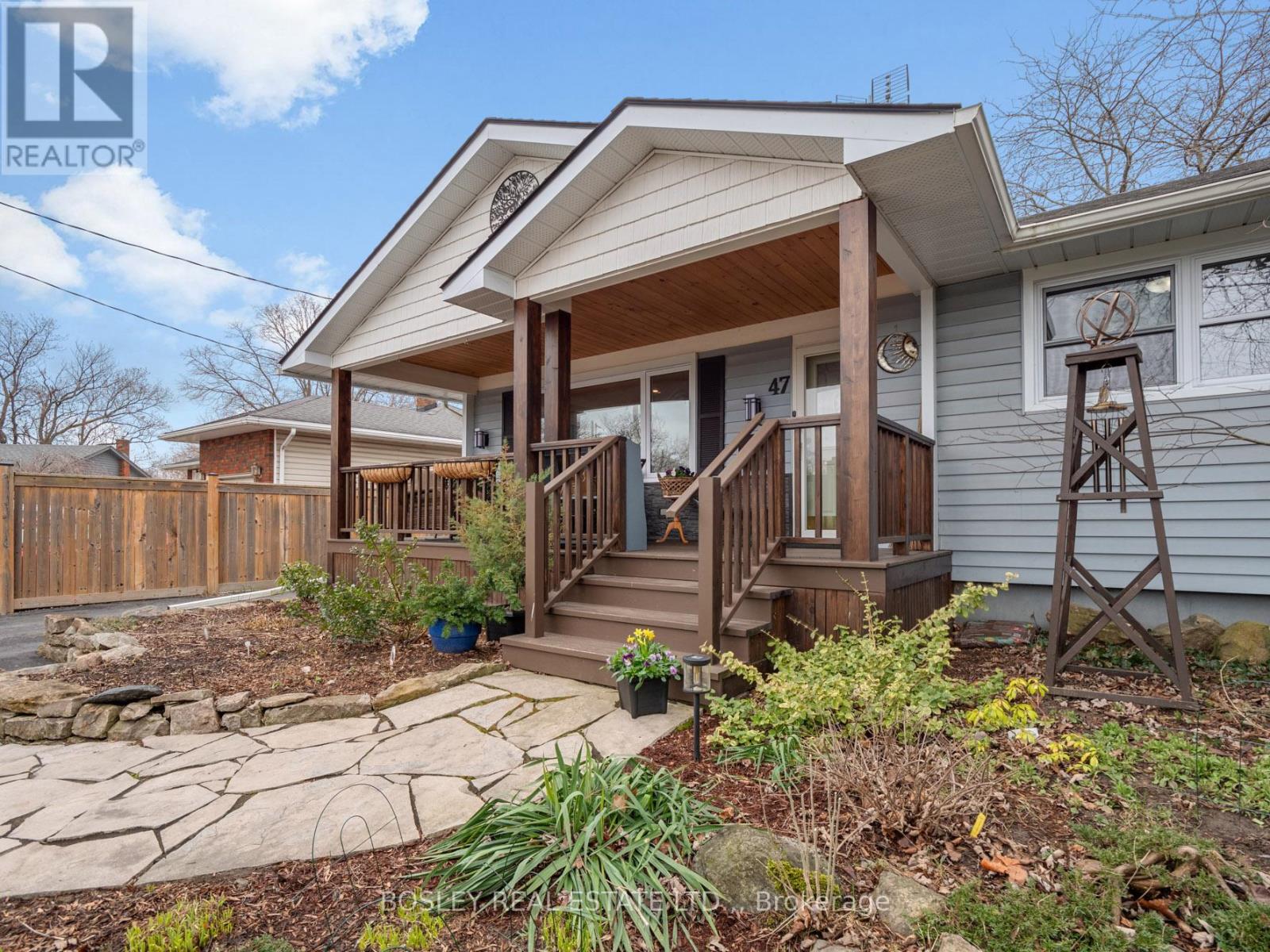 47 Albany Drive, St. Catharines, Ontario  L2N 3T7 - Photo 2 - X12966280