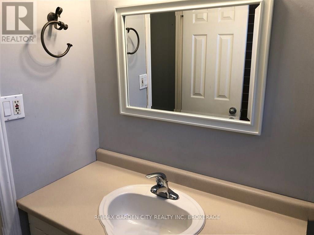 29 St. Hilda's Court, St. Catharines, Ontario  L2R 7H1 - Photo 11 - X12966422