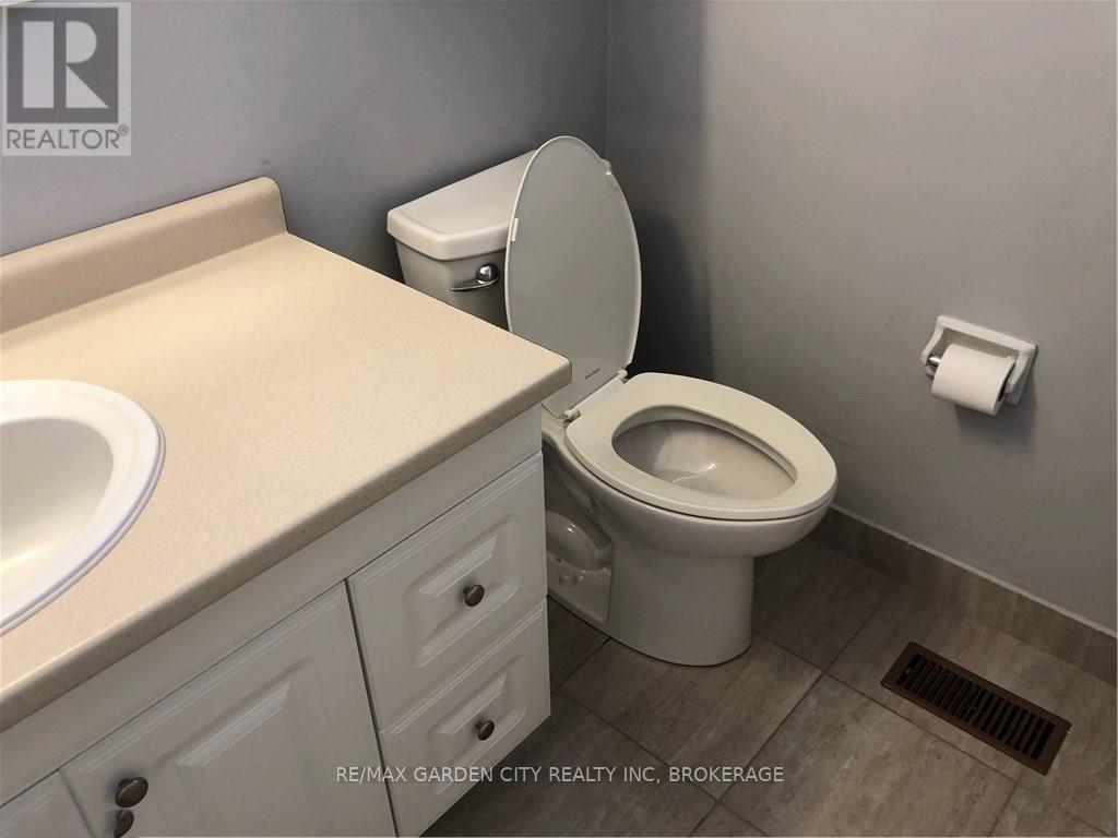 29 St. Hilda's Court, St. Catharines, Ontario  L2R 7H1 - Photo 13 - X12966422