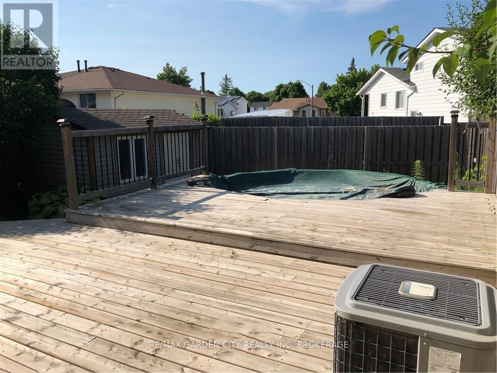 29 St. Hilda's Court, St. Catharines, Ontario  L2R 7H1 - Photo 2 - X12966422