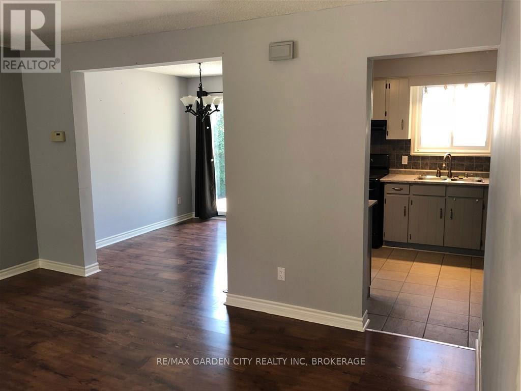 29 St. Hilda's Court, St. Catharines, Ontario  L2R 7H1 - Photo 4 - X12966422