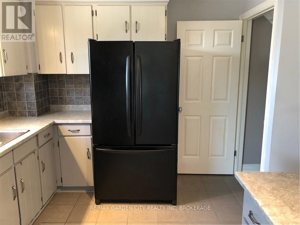 29 St. Hilda's Court, St. Catharines, Ontario  L2R 7H1 - Photo 7 - X12966422