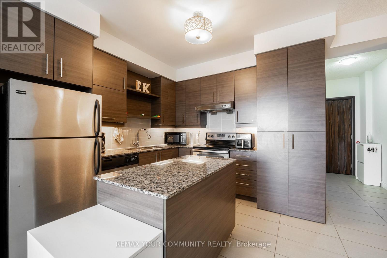 520 - 325 South Park Road, Markham, Ontario  L3T 0B8 - Photo 9 - N12963578