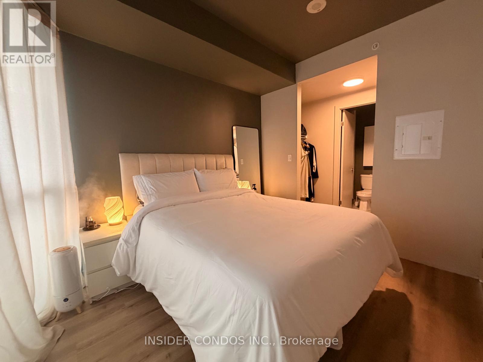 2512 - 20 Bruyeres Mews, Toronto, Ontario  M5V 0G8 - Photo 16 - C12965610