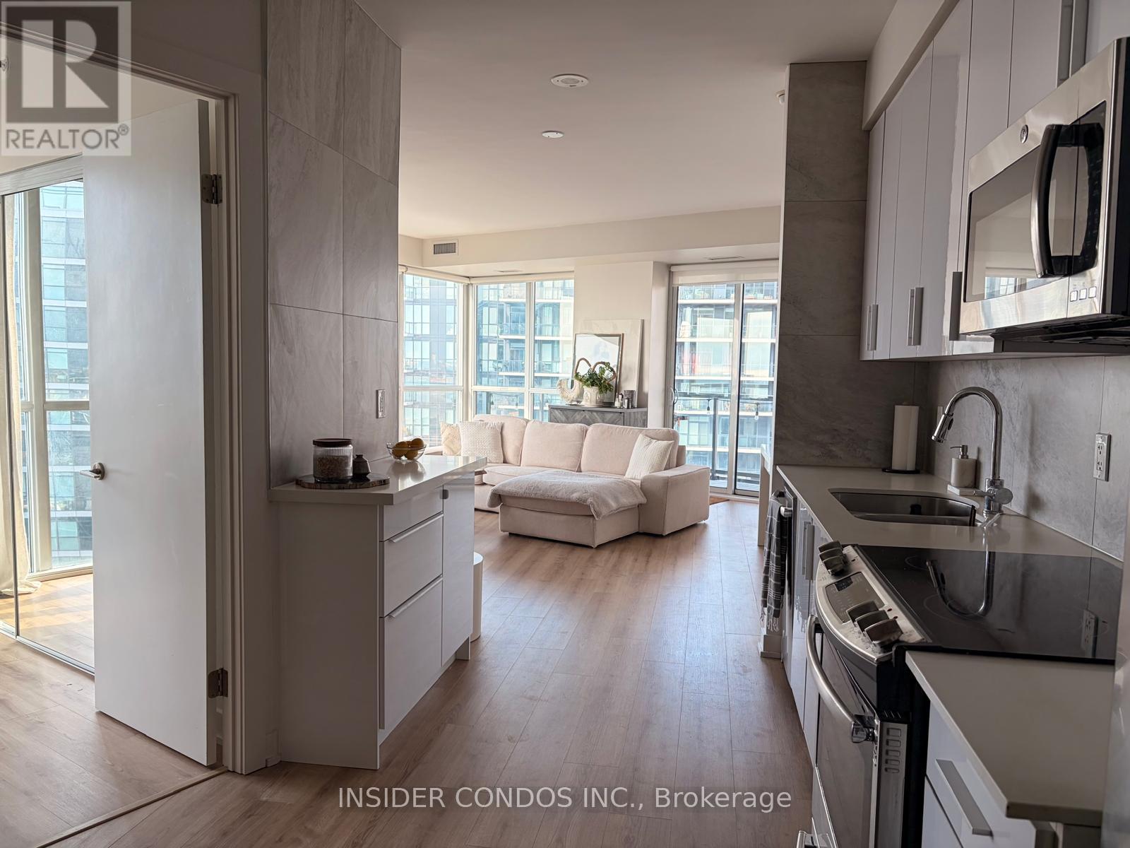 2512 - 20 Bruyeres Mews, Toronto, Ontario  M5V 0G8 - Photo 4 - C12965610