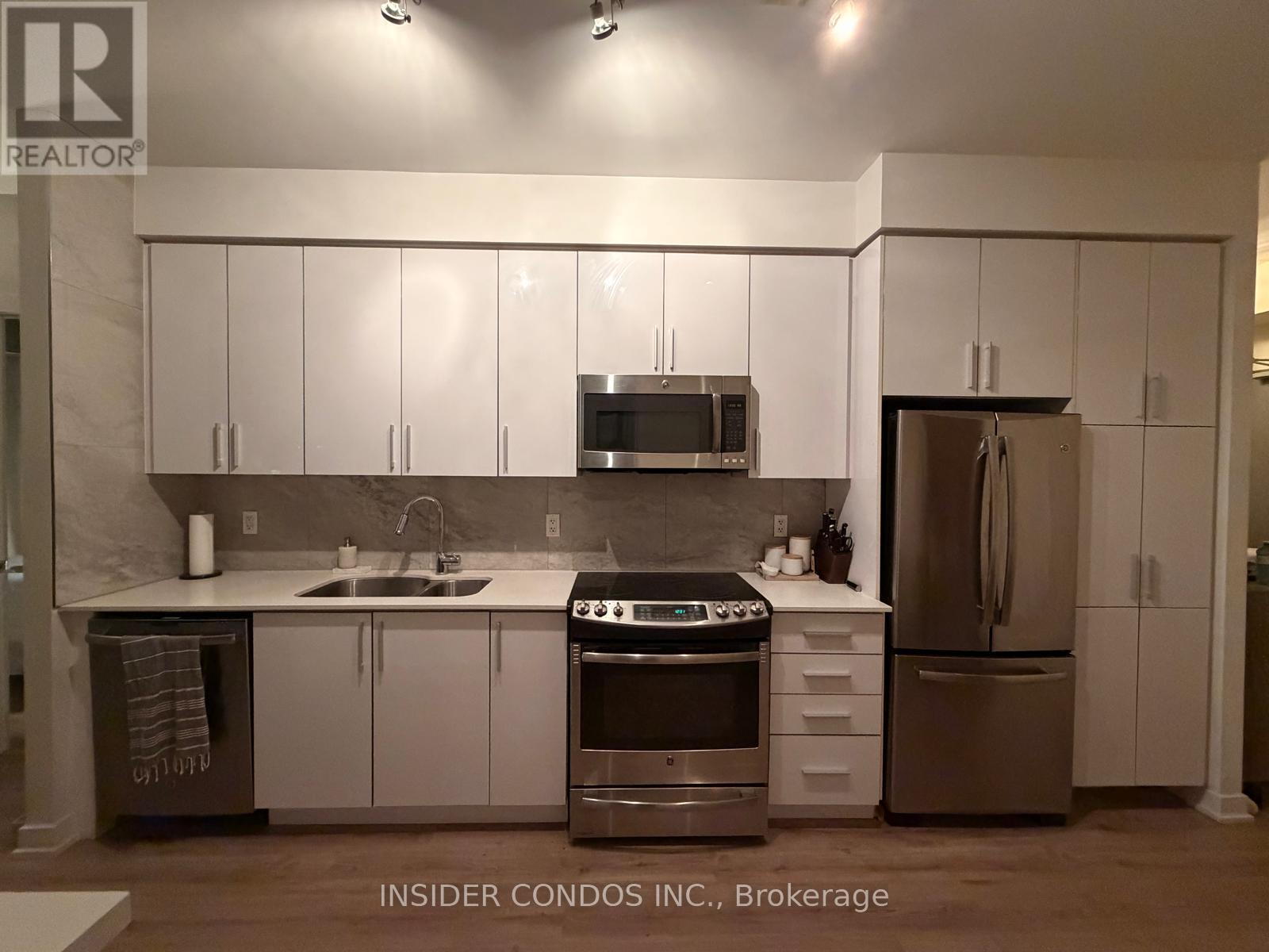 2512 - 20 Bruyeres Mews, Toronto, Ontario  M5V 0G8 - Photo 7 - C12965610