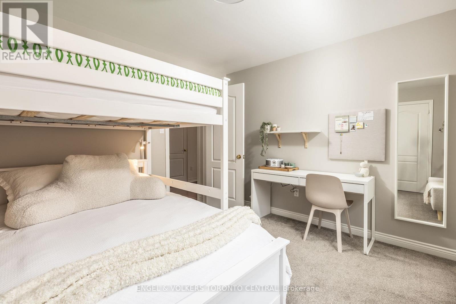 433 Lavas Road, Newmarket, Ontario  L3Y 8H4 - Photo 30 - N12961650