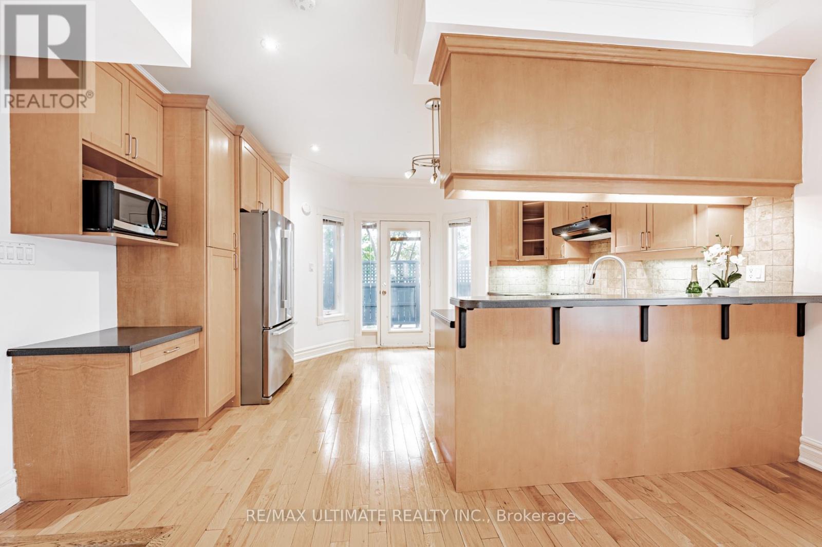 23 Annex Lane, Toronto, Ontario  M5R 3V2 - Photo 5 - C12966222