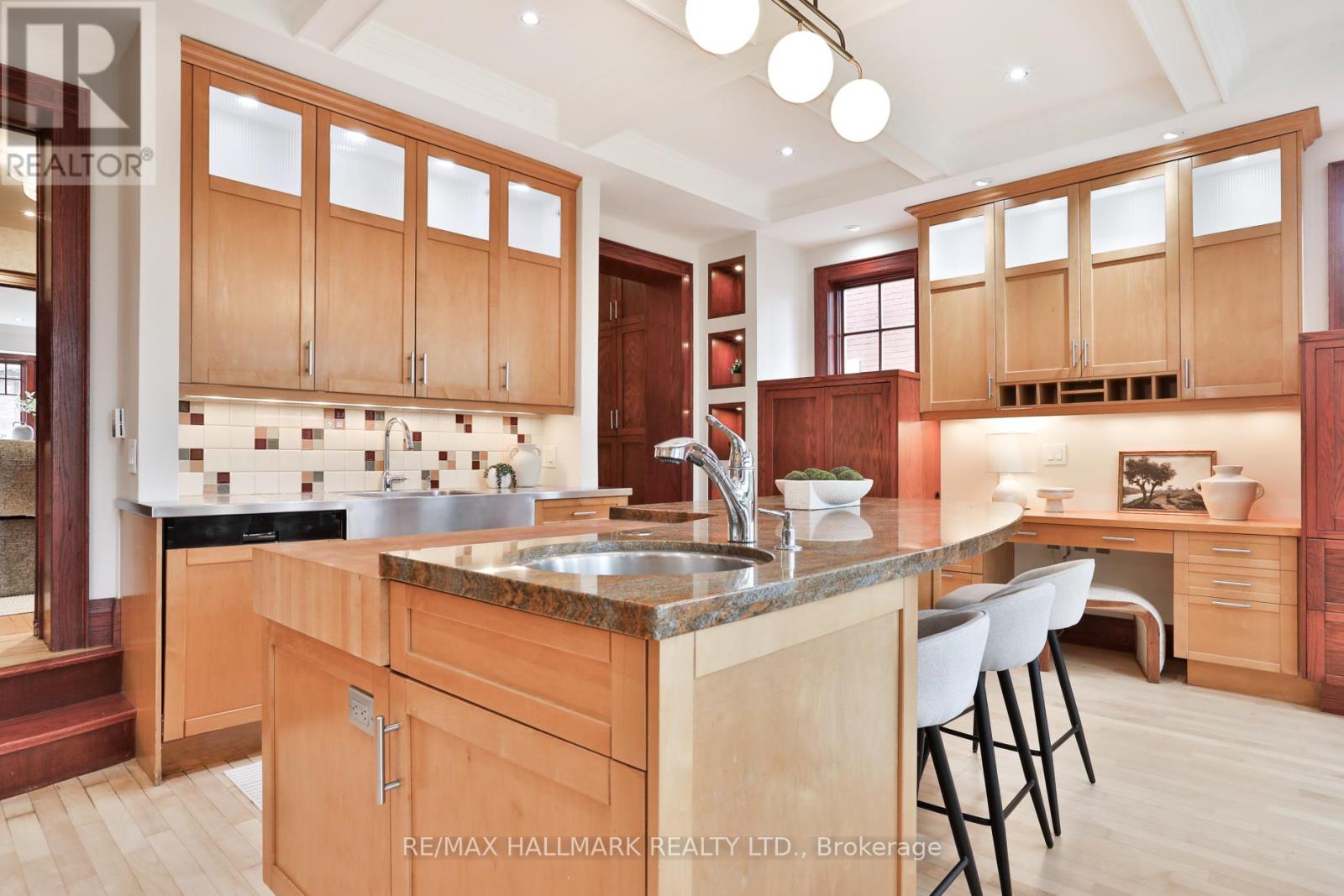 30 Oswald Crescent, Toronto, Ontario  M4S 2H6 - Photo 9 - C12966258